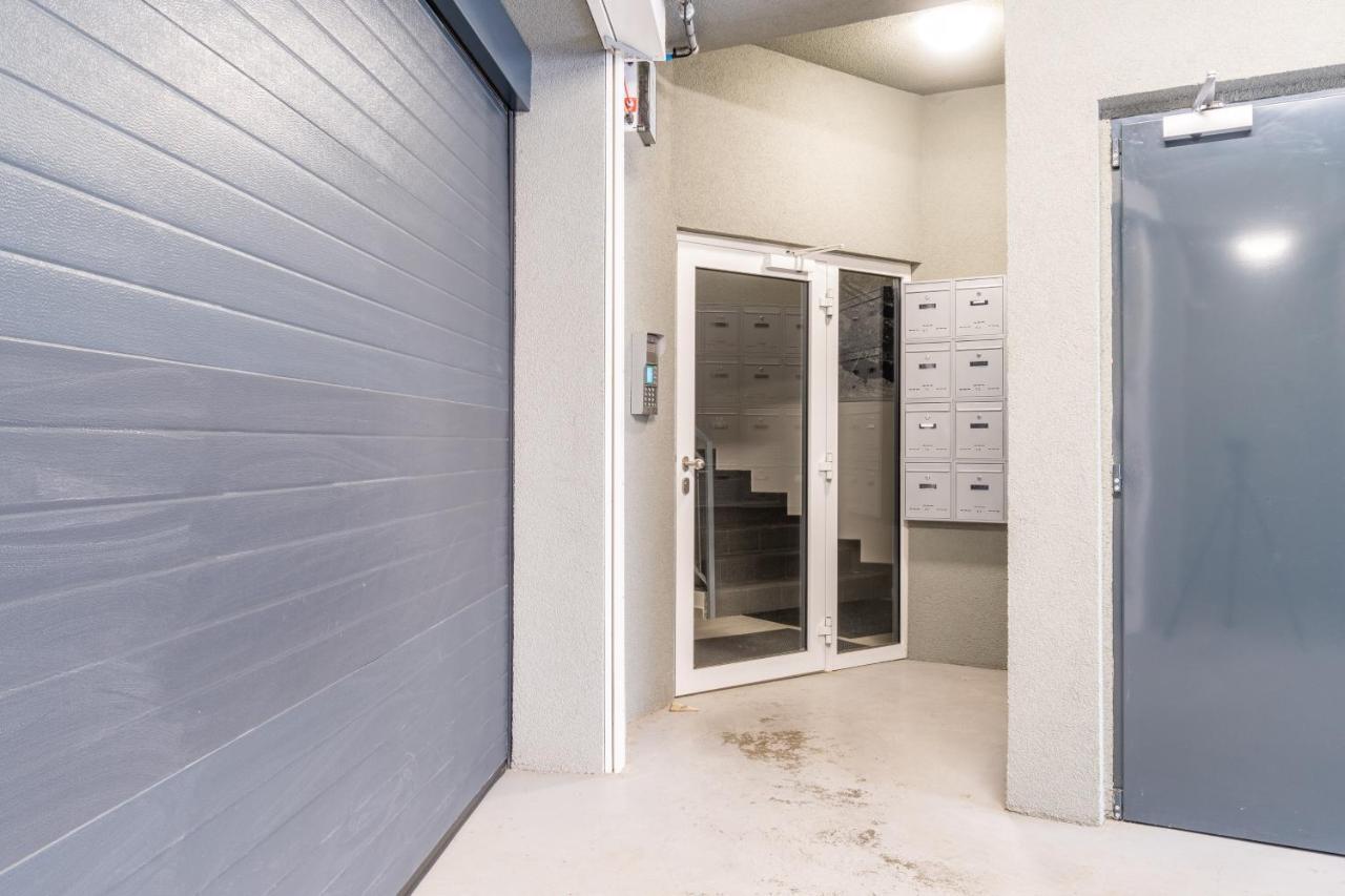Brand New Two Room Apartment #34 With Free Secure Parking In The Center Прага Экстерьер фото