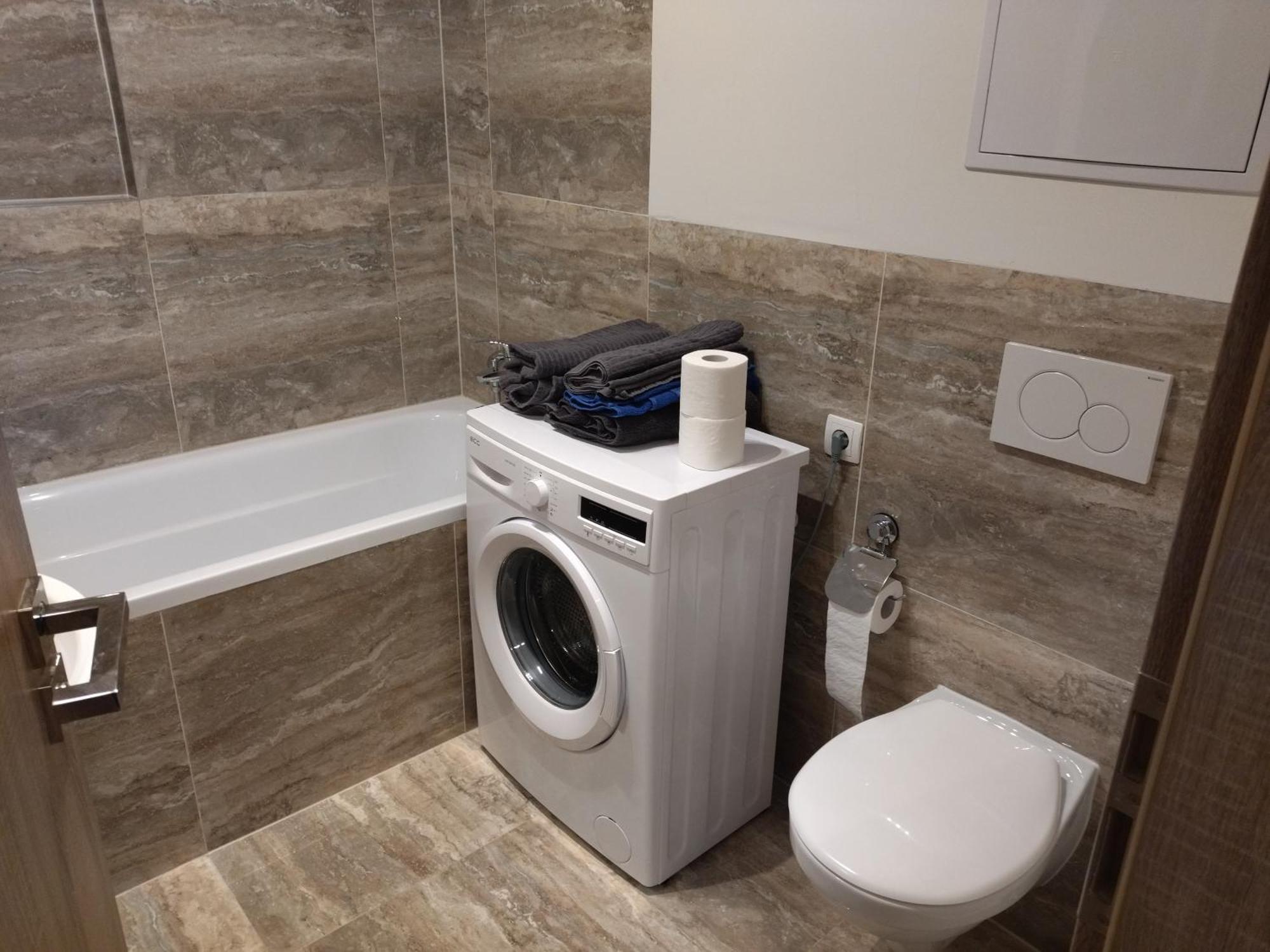 Brand New Two Room Apartment #34 With Free Secure Parking In The Center Прага Экстерьер фото